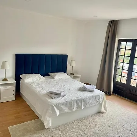 Lourivillage וילה